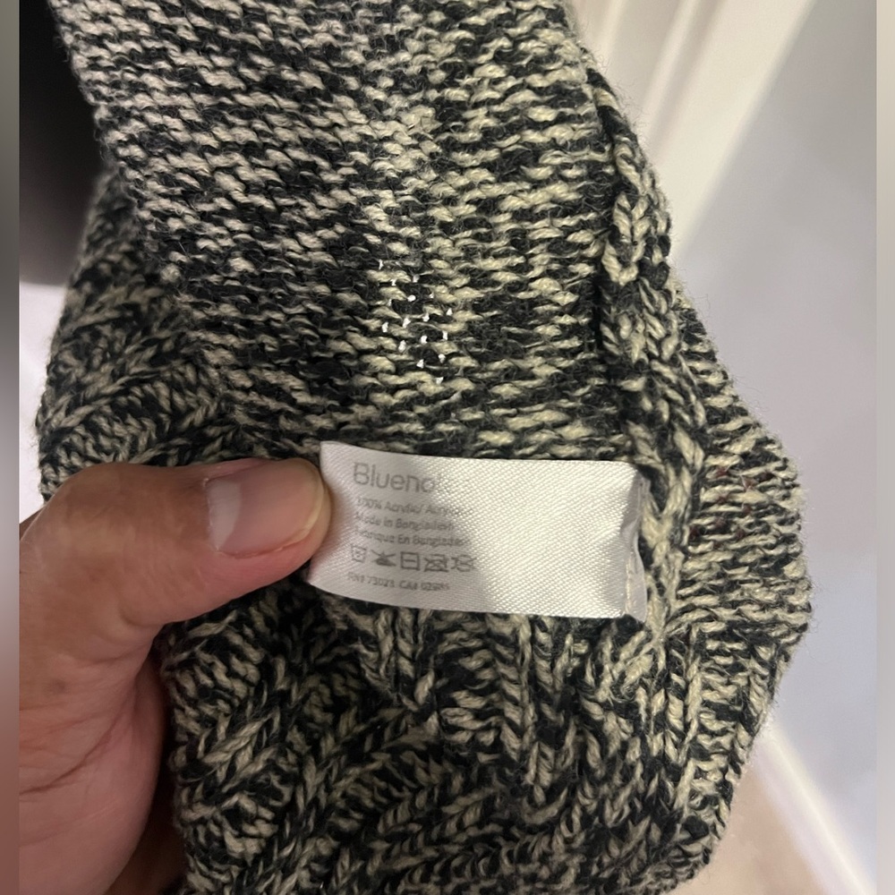 Cardigan - Picture 2 of 4